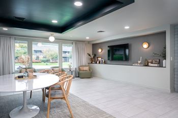 Clubhouse with free wi-fi